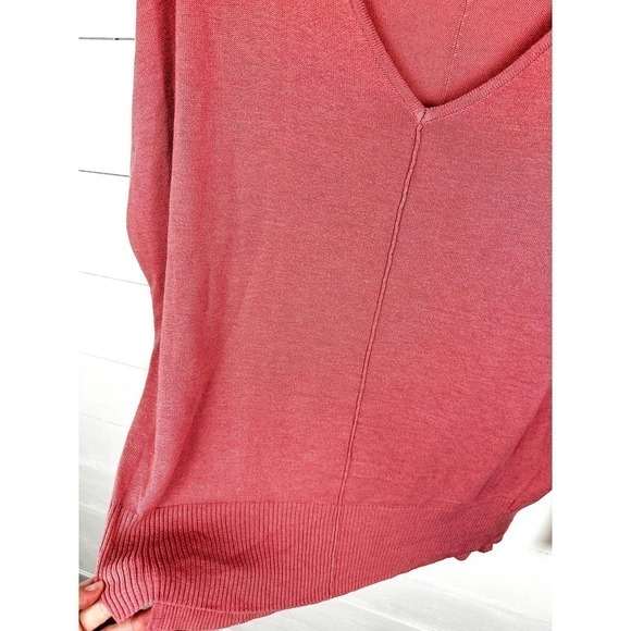 Pre-Loved Francesca's Collection Desert Rose v-neck sweater - Picture 2 of 7